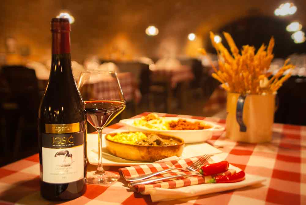 zvor:https://tzbaranje.hr/okusite/vino/josic/